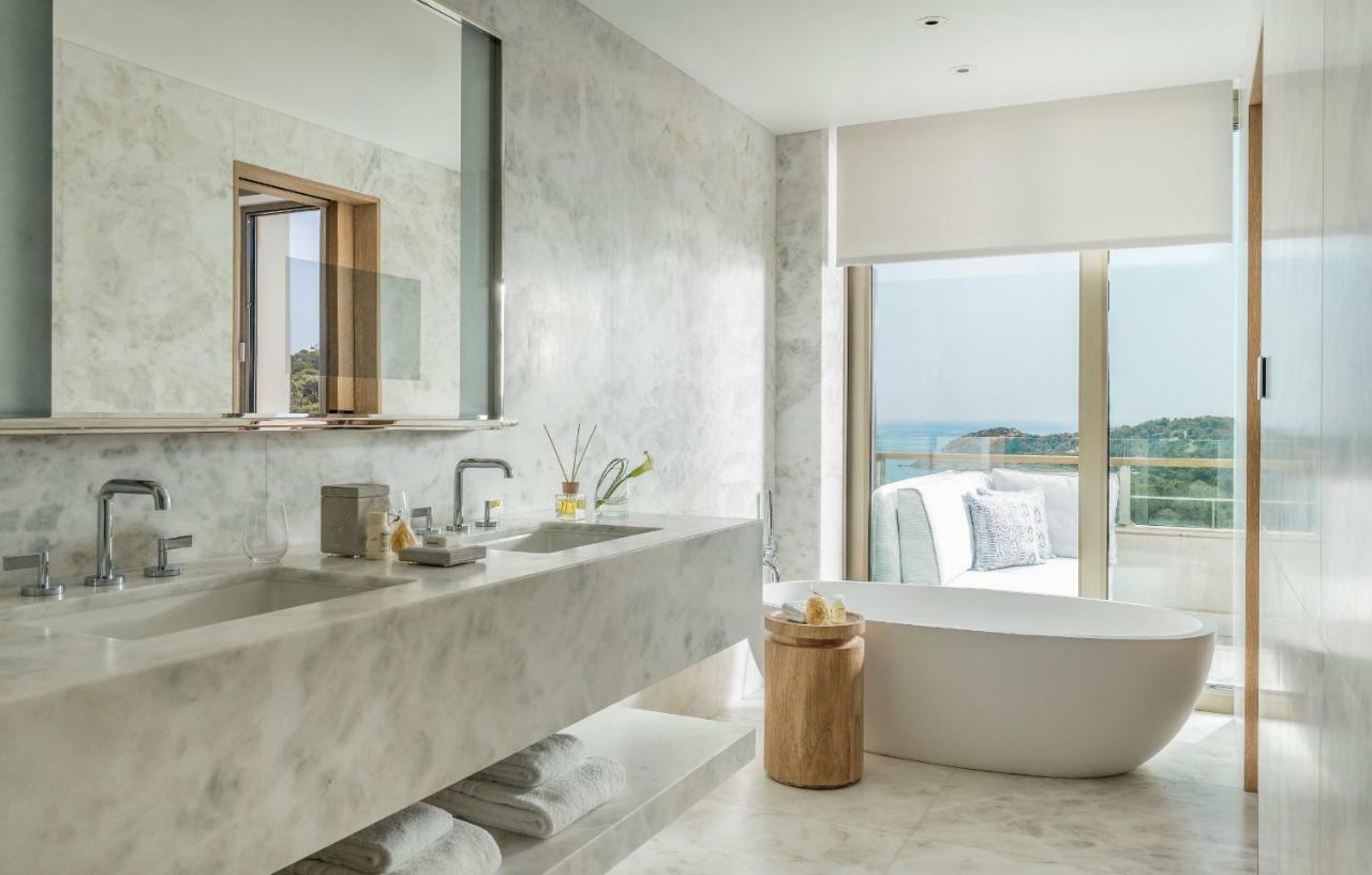 Arion Pine-View Executive Suite King,828758153:JPEG